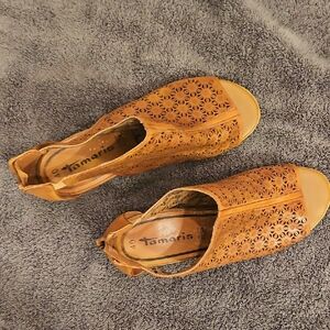 Tamaris HIGH QUALITY COMFORT Women's Tan Laser-Cut Peep-Toe Sandals